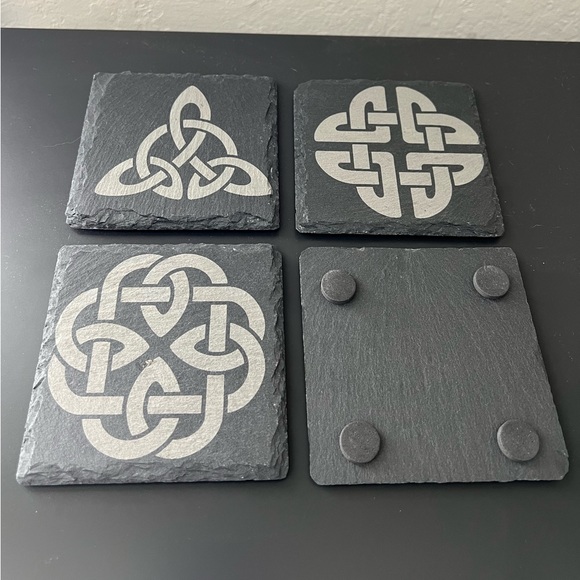 Set of 4 Slate Coaster with engraving of Celtic Knots - Picture 2 of 2